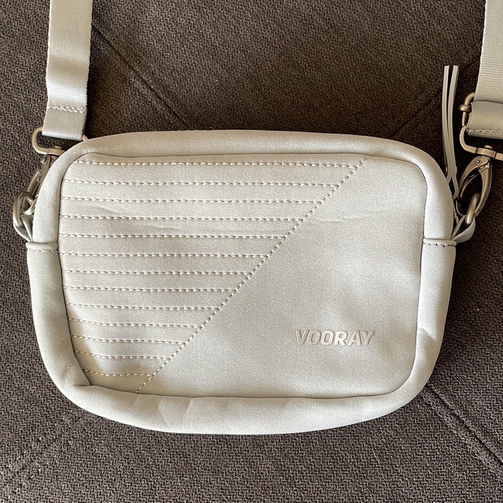 NWOT Vooray Small Grey Crossbody Bag - Picture 5 of 13